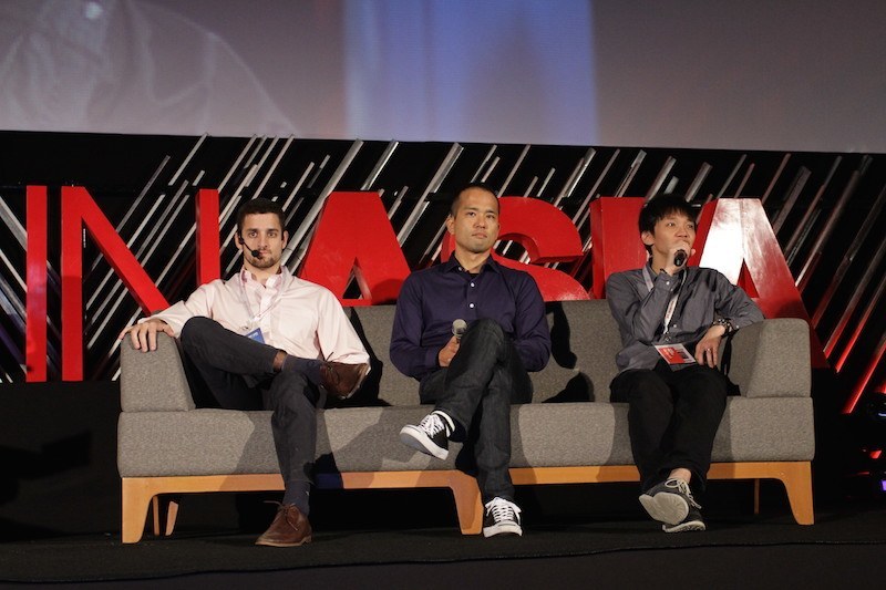 Teddy Himler, Teruhide Sato, dan Steven Vanada menjelaskan alasan investor Jepang mengucurkan dana kepada startup Indonesia di panggung Tech in Asia Jakarta 2015, November lalu.