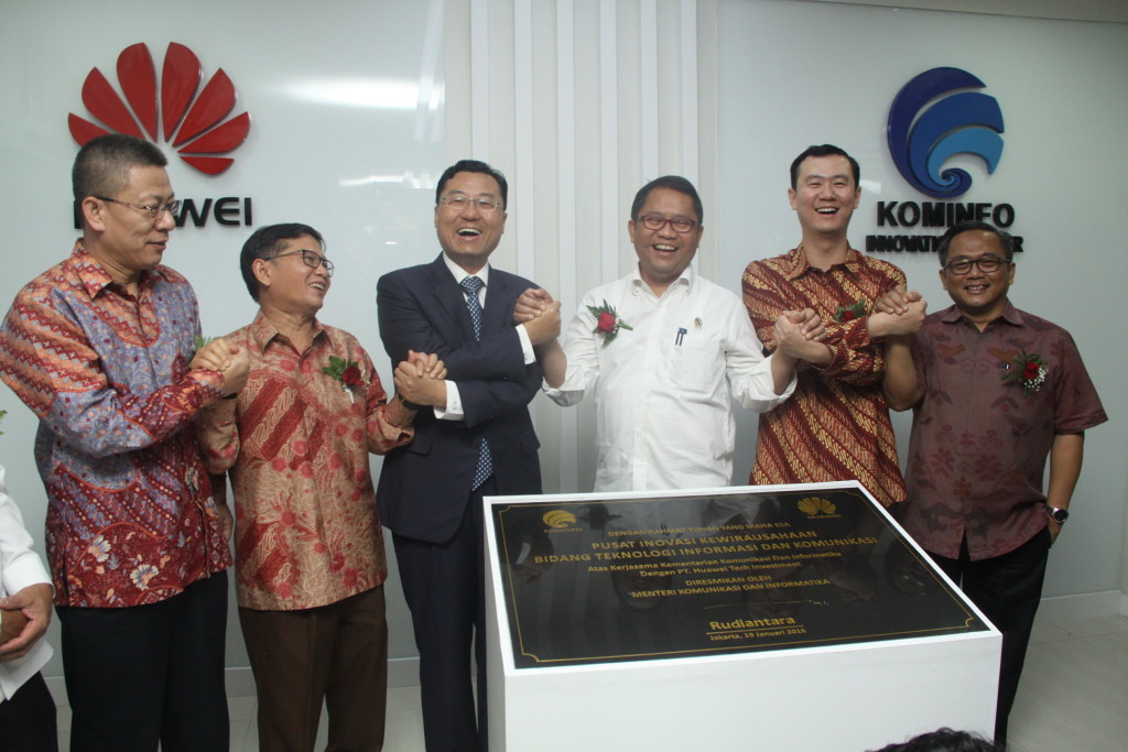 Kementerian Komunikasi dan Informatika bersama Huawei meresmikan pusat inovasi Kominfo-Huawei pada Selasa (19/1) di Jakarta.